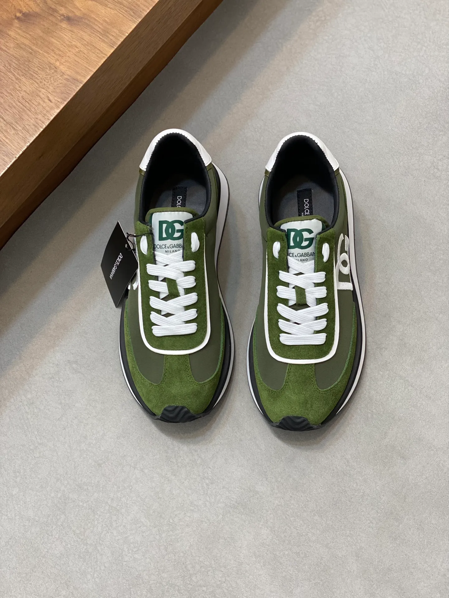 Factory price: 458💰••New products••Dolce&Gabbana••DG✔️High-end men's sports•casual shoes. Original goods from top counters. Original imported cowhide, multi-material splicing design ➕Imported cowhide lining, cowhide feet ➕Original T men's shoes 💰R elastic outsole.  Size: 39-44 (38, 45 customized)